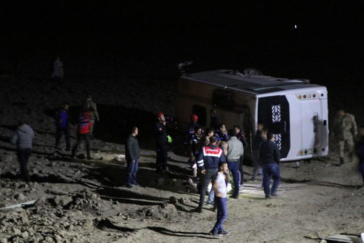 Van'da feci kaza! Çok sayıda asker yaralı G2