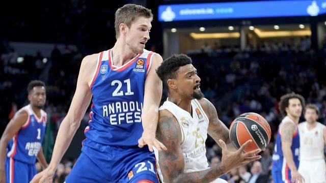 Efes Real Madrid'i darmadağın etti!