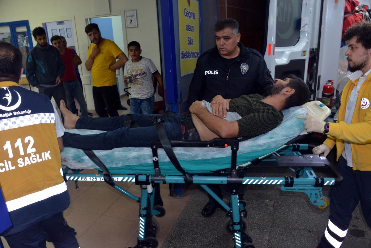 Ablasını d&ouml;ven eniştesini ve kardeşini bı&ccedil;akladı