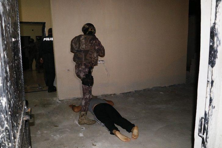 Adana'da terör operasyonu! 9 gözaltı G2