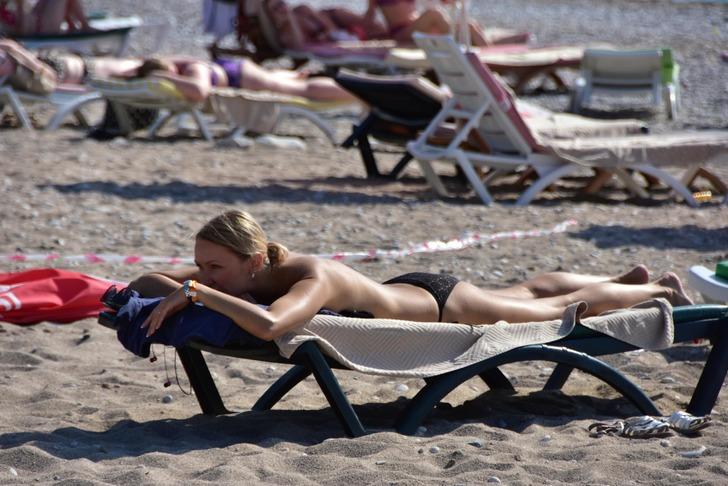 Belcekız Plajı'nda ekim güneşinin tadını turistler çıkardı G2