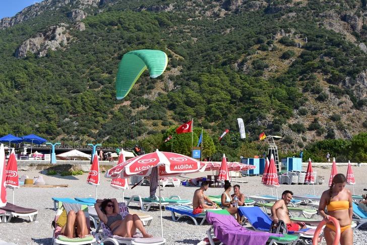 Belcekız Plajı'nda ekim güneşinin tadını turistler çıkardı G4