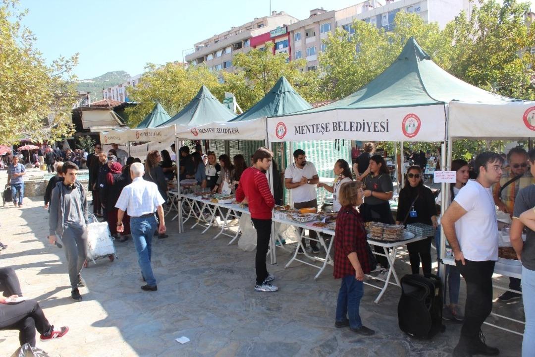 &Ouml;ğrenciler k&ouml;y okulunun yenilenmesi i&ccedil;in kermes a&ccedil;tı
