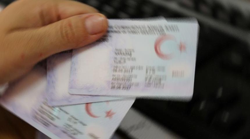 Kullandığı sahte kimlik aranan şahsın &ccedil;ıkınca yakalandı