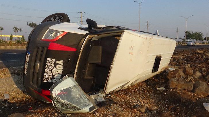 Diyarbakır’da tarım işçilerini taşıyan minibüs kaza yaptı: Çok sayıda yaralı G4