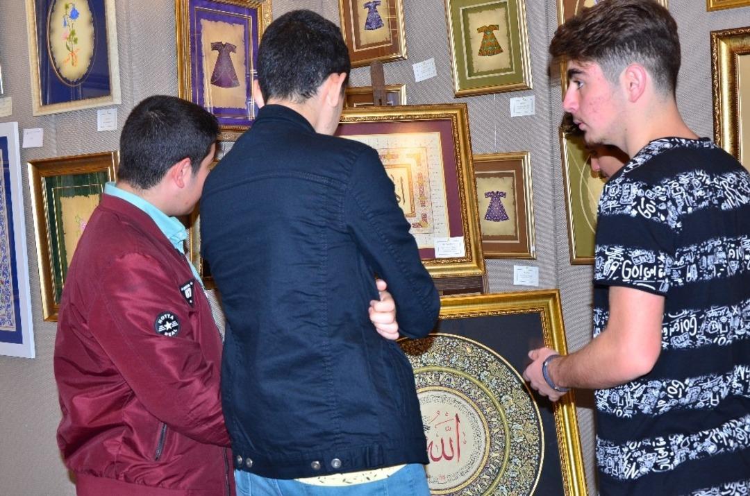 Geleneksel İslam Sanatları sergisine &ouml;ğrencilerden yoğun ilgi