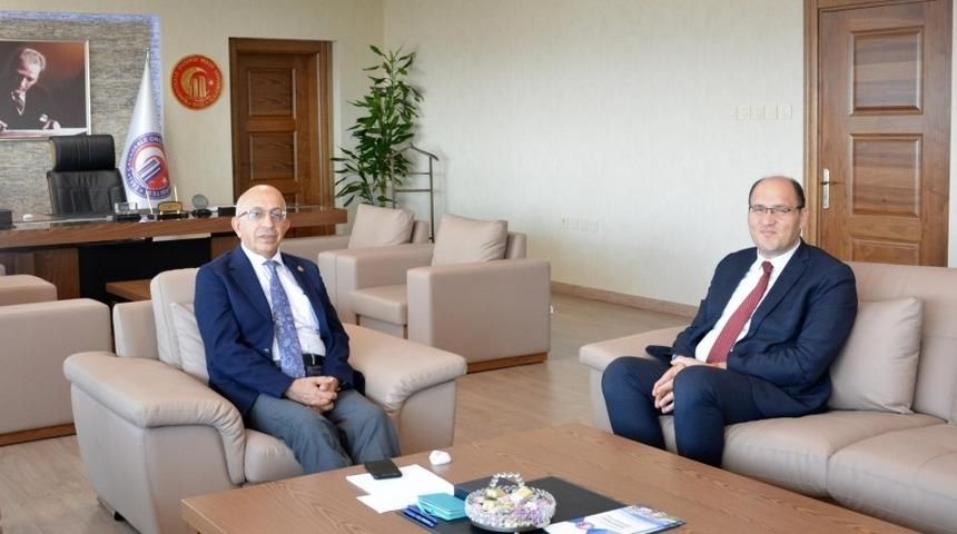 Kaymakam Uzunoğlu&rsquo;dan Rekt&ouml;r Murat&rsquo;a ziyaret