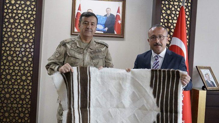 Tuğgeneral Özfidan Vali Atik’i ziyaret etti G3