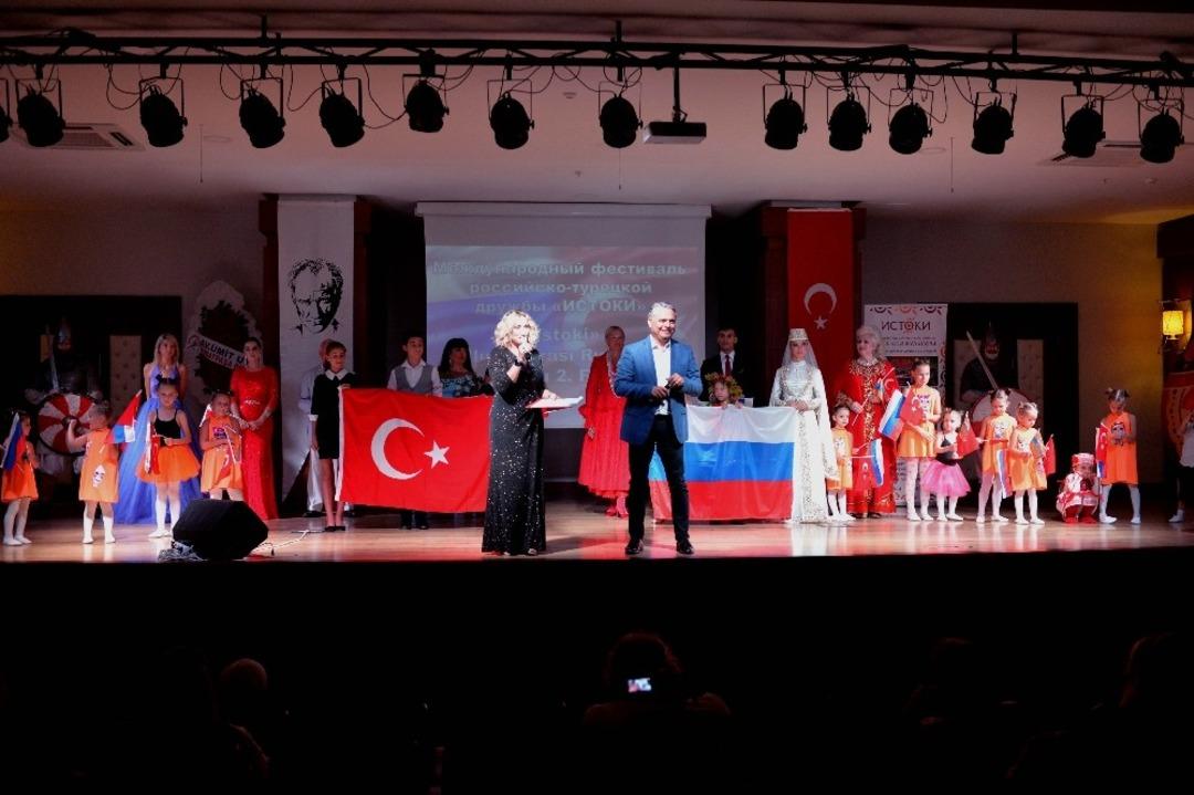 Başkan Uysal, Rus-T&uuml;rk Dostluk Festivali&rsquo;nde