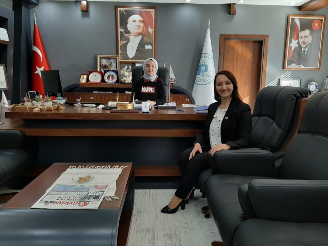 Bir g&uuml;nl&uuml;ğ&uuml;ne belediye başkanı oldu