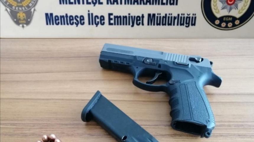 Emniyet uygulamasında ruhsatsız tabanca ele ge&ccedil;irildi