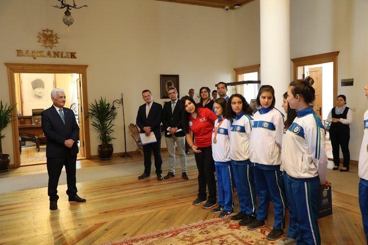 Büyükşehrin başarılı sporcularından Başkan Gürün’e ziyaret G4