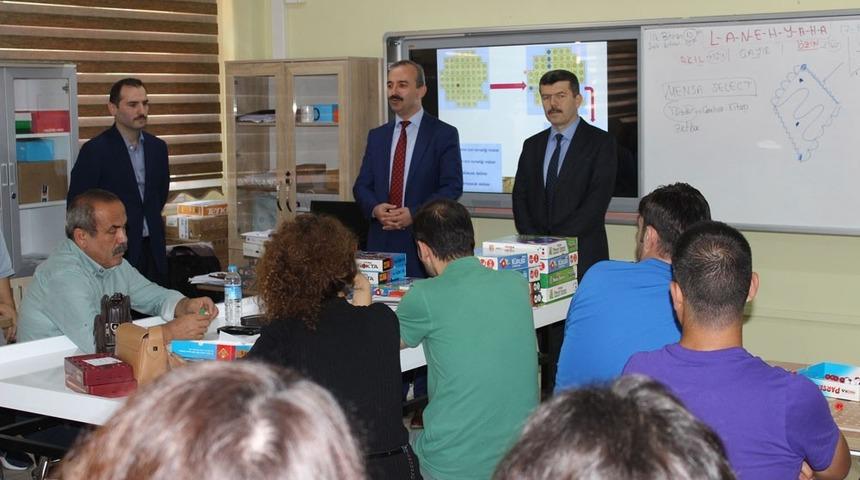 &Ouml;ğretmenler "Zeka Oyunları Eğitici Eğitimi" alıyor