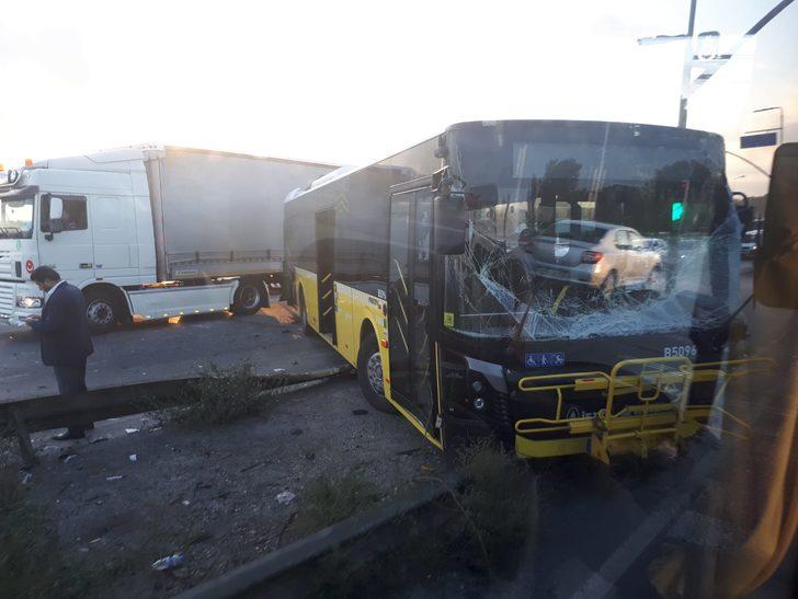 İstanbul'da hafriyat kamyonu İETT otobüsüne çarptı! Yaralılar var G2