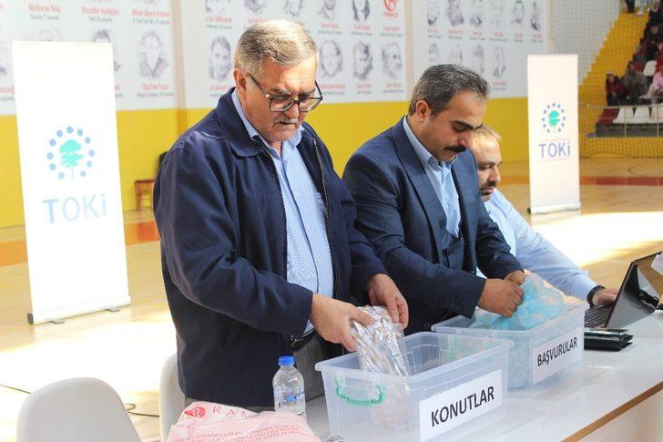 Elazığ’da 806 aile, kura ile konut sahibi olmanın sevincini yaşadı G1