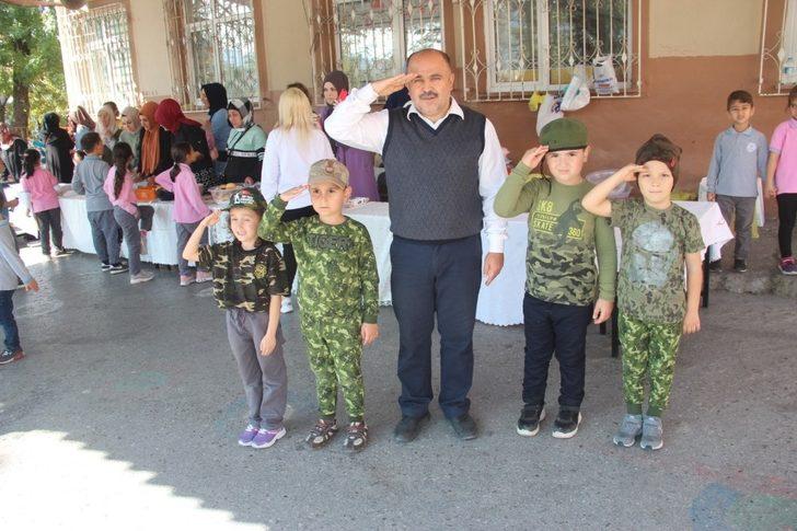 Minik öğrencilerden Mehmetçik Vakfına bağış G3