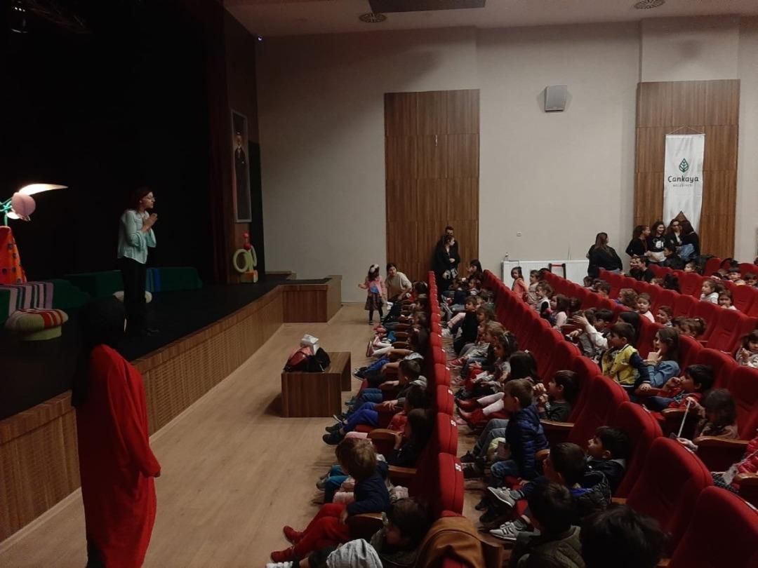 Belediye tiyatrosuna Ankara turnesinde &ouml;d&uuml;l