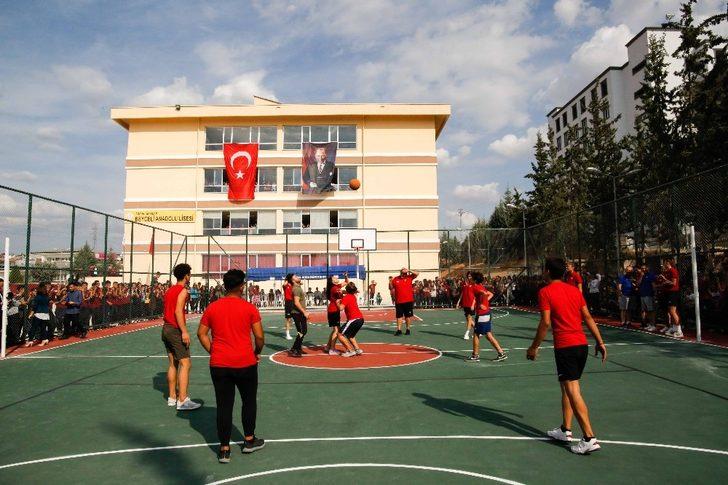 Kadın basketbolcular liseli öğrencilerle buluştu G4