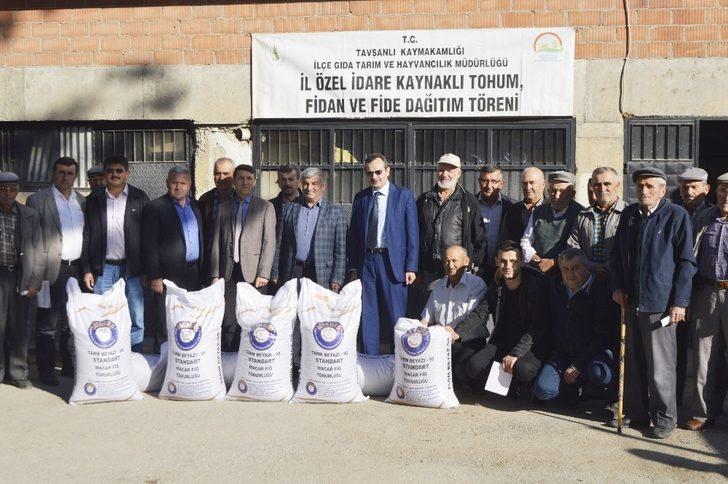Tavşanlı’da 59 çiftçiye Macar fiği tohumu dağıtıldı G2
