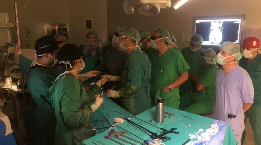 FÜ’de "3 boyutlu Laparoskopik kurs"