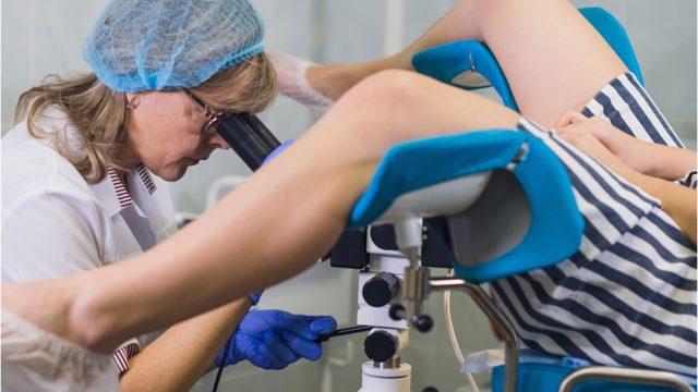 Kadınlara önemli uyarı: Jinekolojik kanserlerin görülme sıklığı 45’ten sonra  artıyor