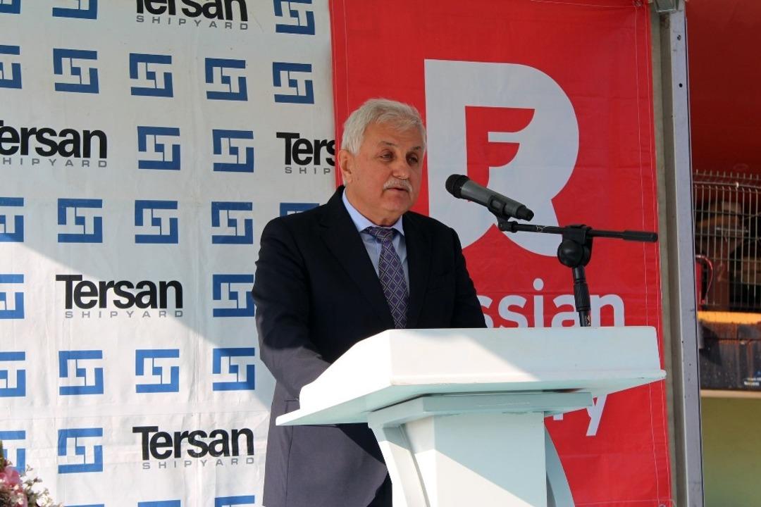 D&uuml;nyanın en b&uuml;y&uuml;k balık fabrika gemisi denizle buluştu