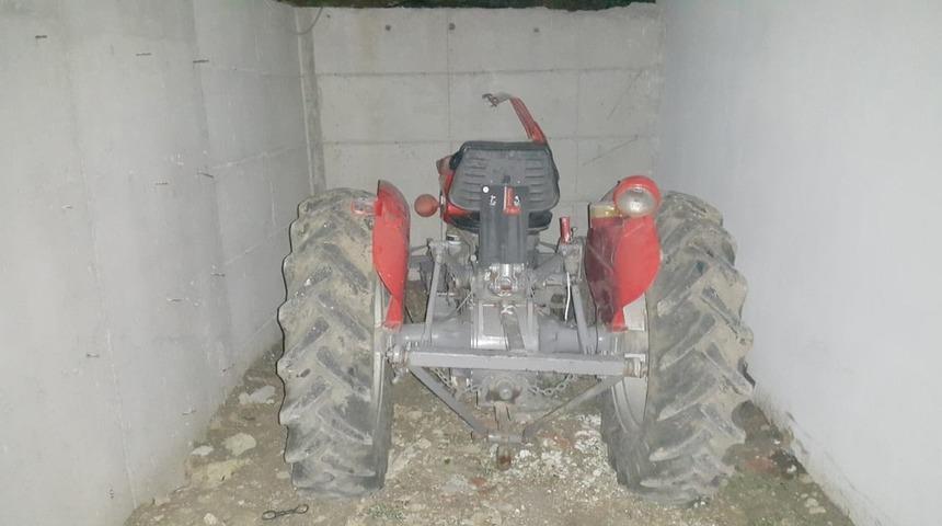 İzmir&rsquo;de trakt&ouml;r hırsızı baba-oğul yakalandı