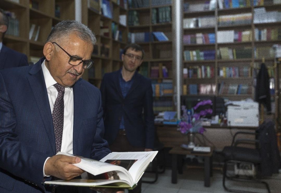 K&uuml;t&uuml;phaneler şehri Kayseri