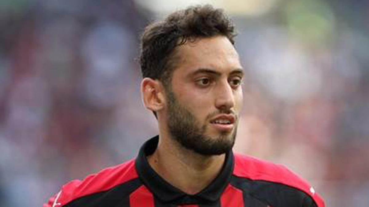 Galatasaray'dan Hakan &Ccedil;alhanoğlu i&ccedil;in transfer teklifi