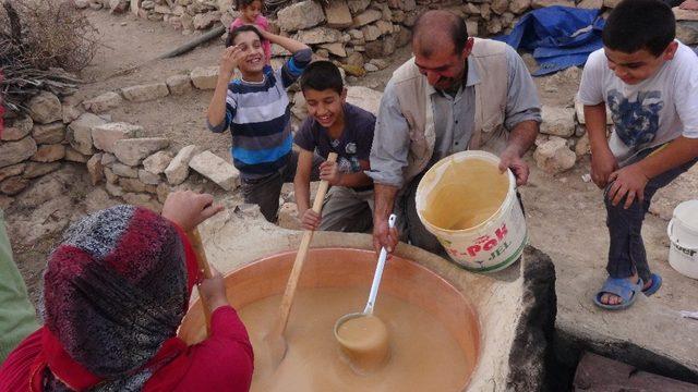 Gercüş’te üzümün pekmez, pestil ve cevizli sucuk yolculuğu
