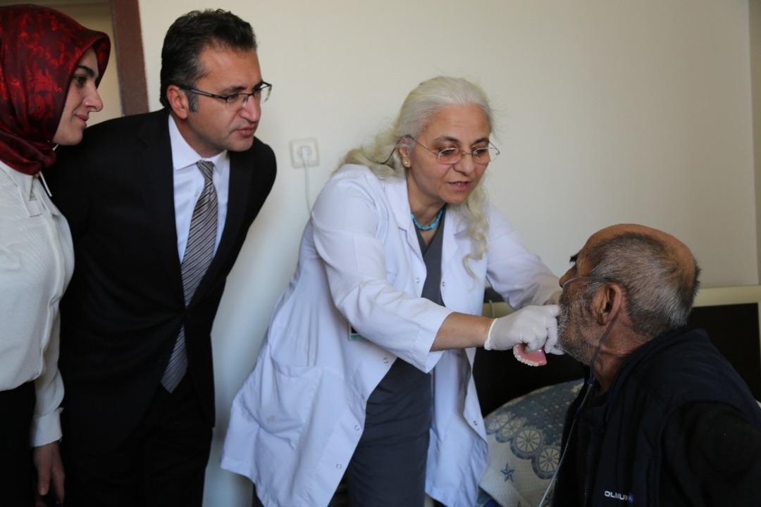 Bakıma muhta&ccedil;lara sağlık eli dokundu