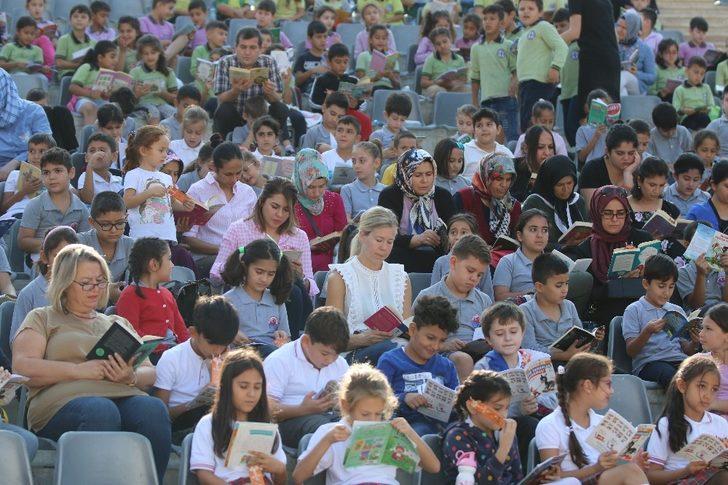 Başkan Yücel: "Kitapsız büyüyen çocuk susuz ağaca benzer" G1