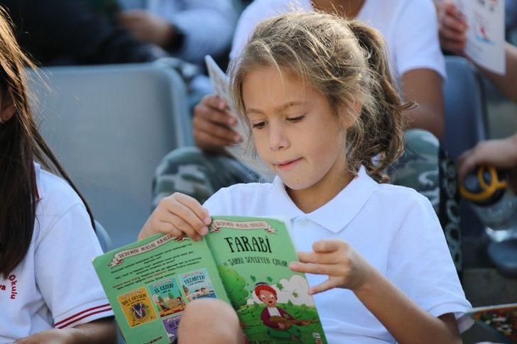 Başkan Yücel: "Kitapsız büyüyen çocuk susuz ağaca benzer" G4