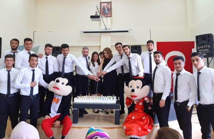 Üniversitelilerden “Engelsiz Müzikal” G4