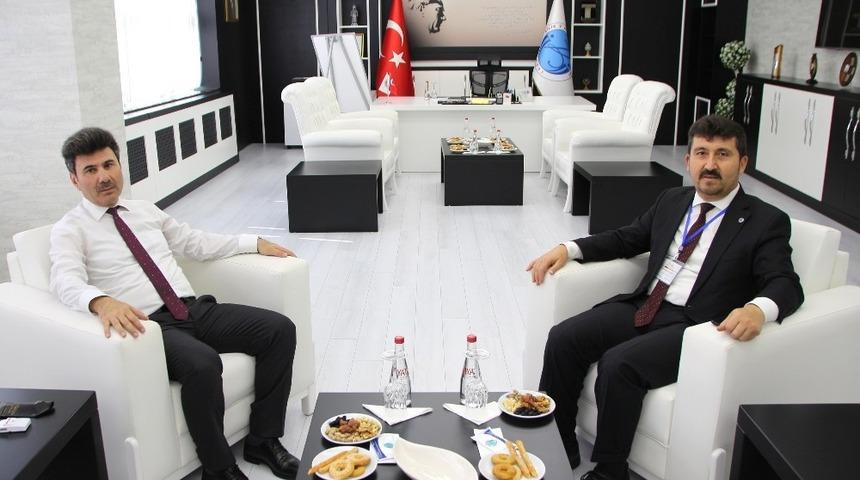 Rektör Karacoşkun Türkiye Yazarlar Birliği Başkanı Arıcan’la bir araya geldi