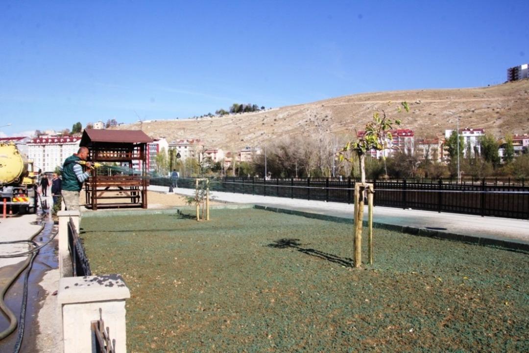 Park ve bah&ccedil;elerde hummalı mesai