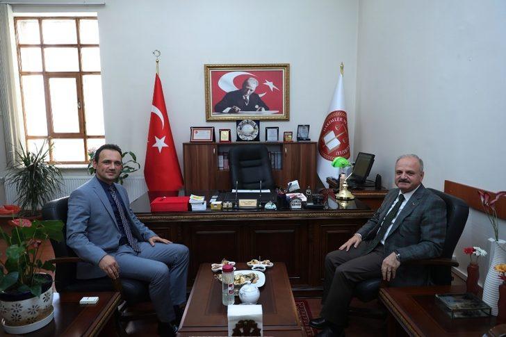 Vali Çakacak, yeni mahkeme başkanlarını ziyaret etti G3