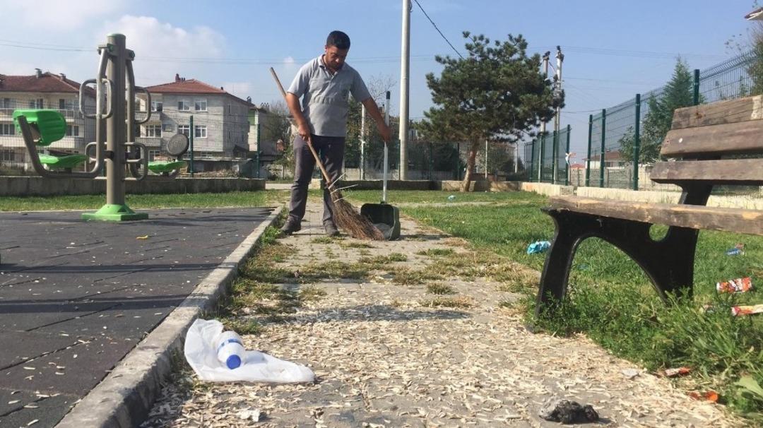 Parklar &ccedil;&ouml;pl&uuml;ğe d&ouml;nmesin