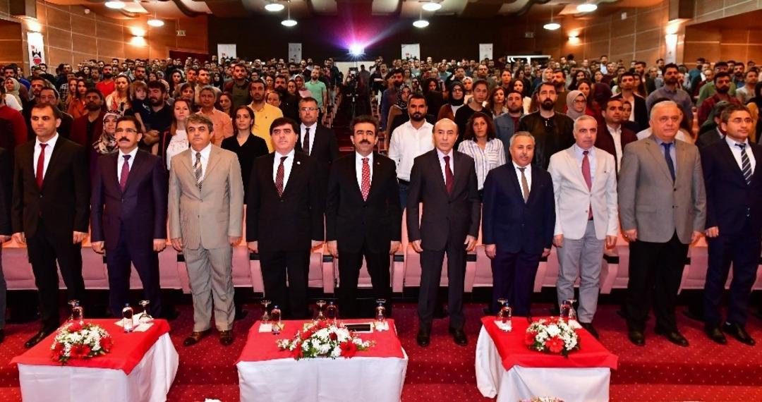 Vali G&uuml;zeloğlu: "Geleceği tanımlarken olmazsa olmazımız &ccedil;ocuklarımızdır"