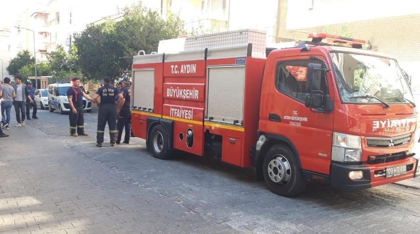 Binanın elektrik panosundaki yangın korkuttu