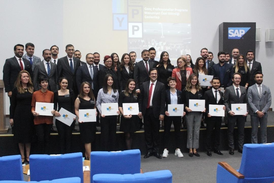 Gen&ccedil; profesyoneller sertifikalarını aldı