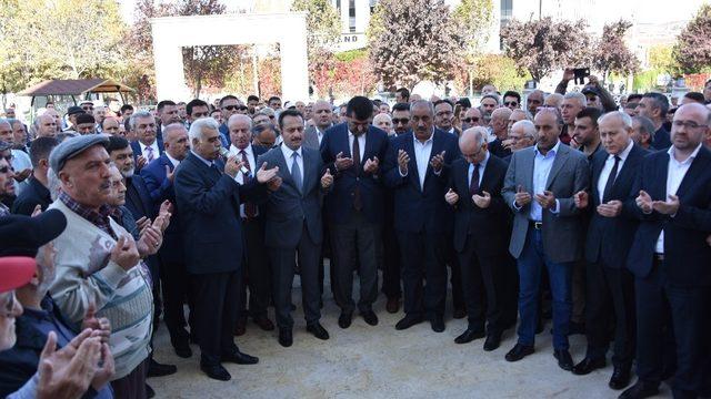 Kuveyt Camii tören ile ibadete açıldı