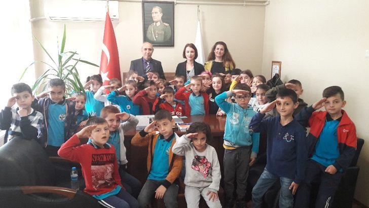 Minik öğrenciler 2. el eşya satarak Mehmetçik’e destek oldular G3