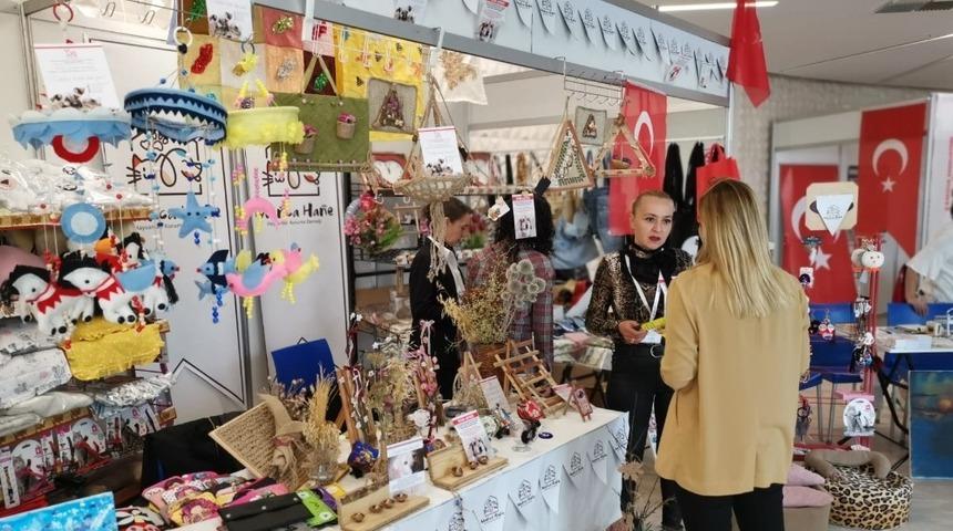 Sokak hayvanları için stant kurdular