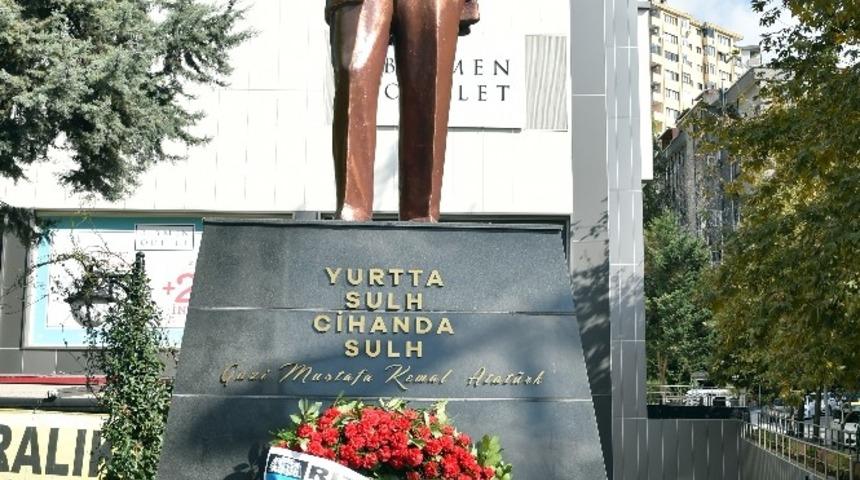 Beşiktaş&rsquo;ta Atat&uuml;rk heykelleri yenilendi