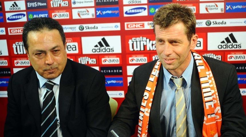 Skibbe G.Saray'ı bombaladı! 'Yöneticiler takıma...'