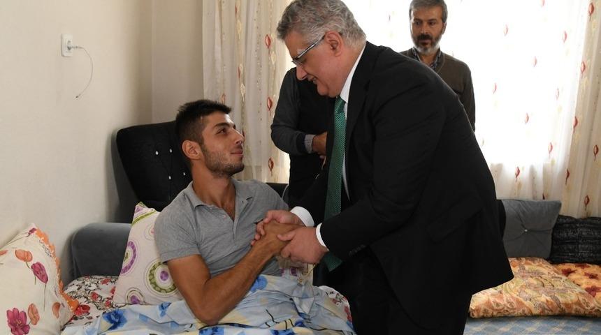 Vali Aykut Pekmez&rsquo;den &lsquo;Barış Pınarı Harekatı&rsquo; gazilerine ziyaret