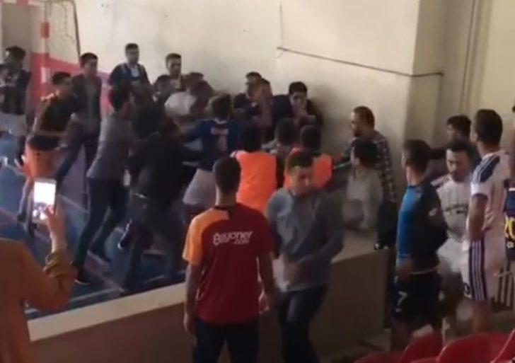 Öğretmenlerin kavgasını öğrenciler ayırdı G3