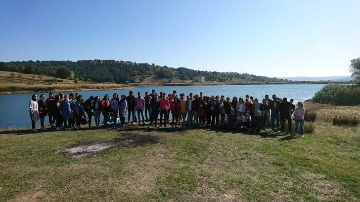 Üniversite öğrencileri çöp topladı G2