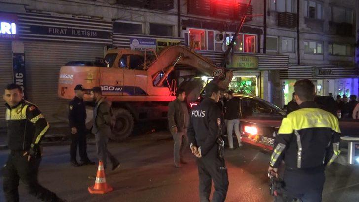 Freni boşalan iş makinesi ortalığı savaş alanına çevirdi! G4